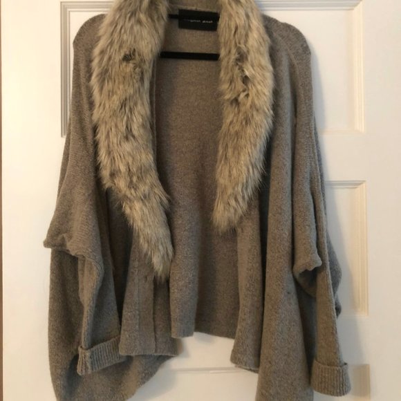 Mustard Seed Sweaters - Gray sweater with fur collar (detachable!) Mustard Seed Sweaters - Gray sweater with fur collar (detachable!)